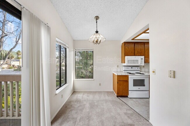 Building Photo - 38860 Cherry Glen Common