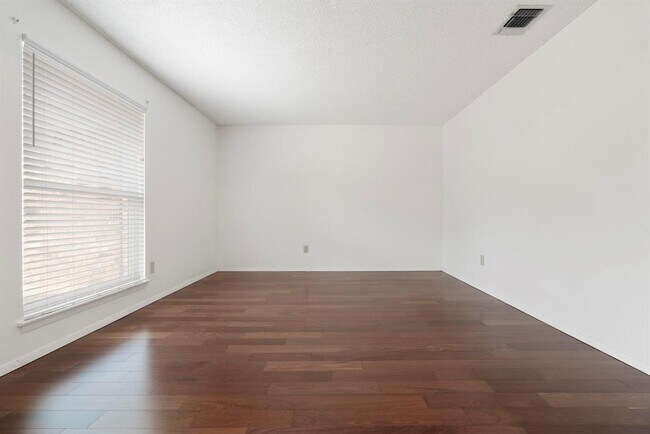 Building Photo - 2624 Barton Hills Dr