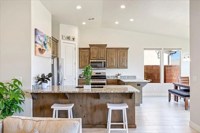 Building Photo - Bright and Spacious 3 Bedroom Home in Wash...