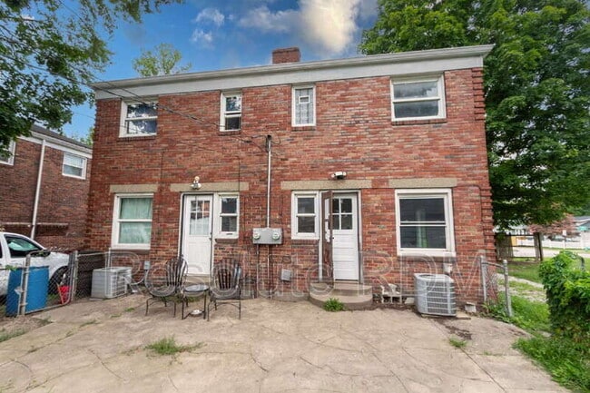 Building Photo - 201 S Emerson Ave
