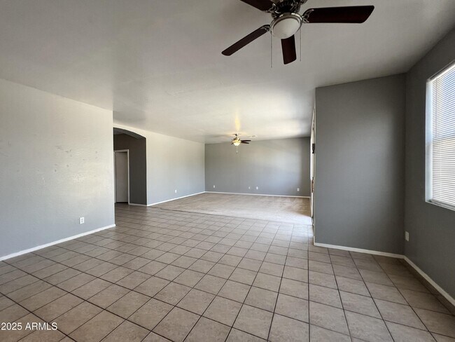 Building Photo - 46184 W Dutchman Dr