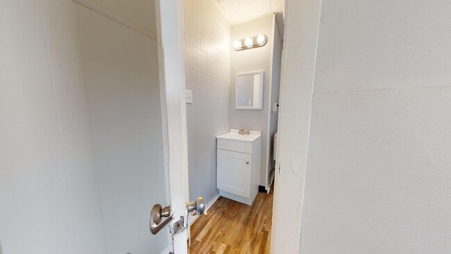 Building Photo - Old Brooklyn - 4 Bedroom Single Family Home