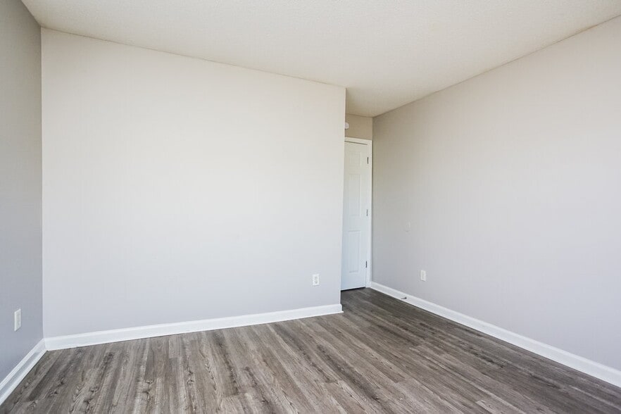 Building Photo - 4819 Royal Run Dr