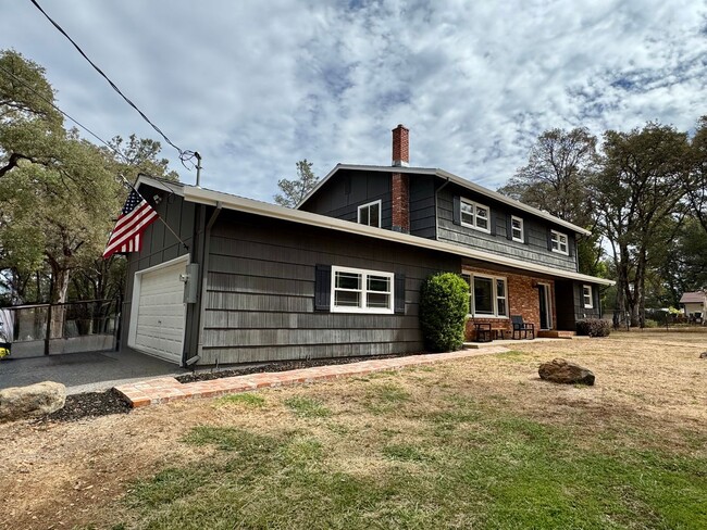 Building Photo - 5780 Stanley Dr
