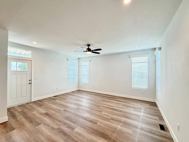 Building Photo - 41 Spruce Via