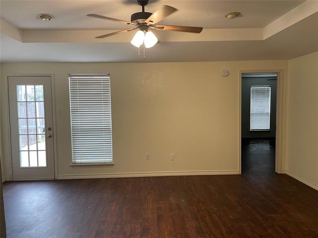 Building Photo - 5412 Village Green Dr