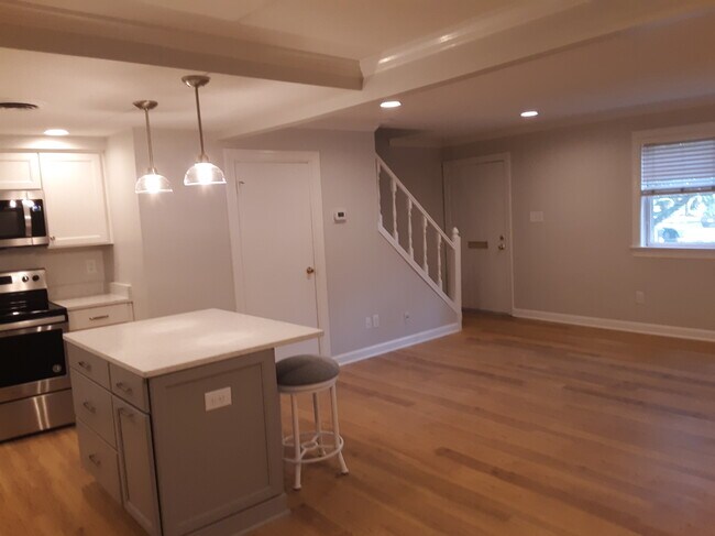 Living room - 1013 Nichols Dr