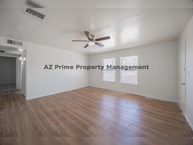 Building Photo - 925 W Peoria Ave