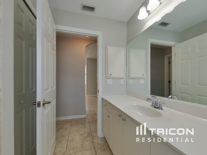 Building Photo - 12229 Helios Ave