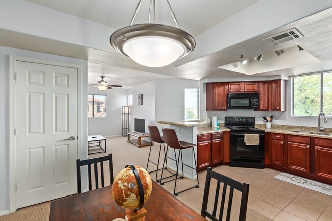 Building Photo - 4925 E Desert Cove Ave