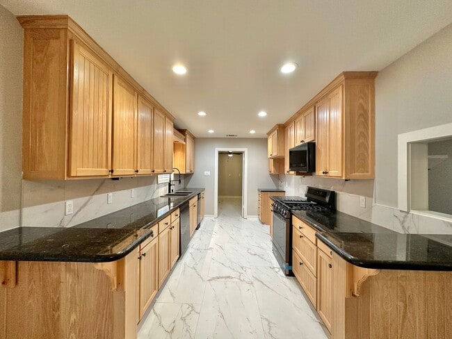 Building Photo - Charming Single-Story Brick Home Available! Whitehouse ISD!