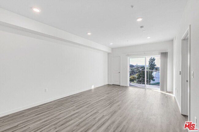 Building Photo - 3567 Chesapeake Ave