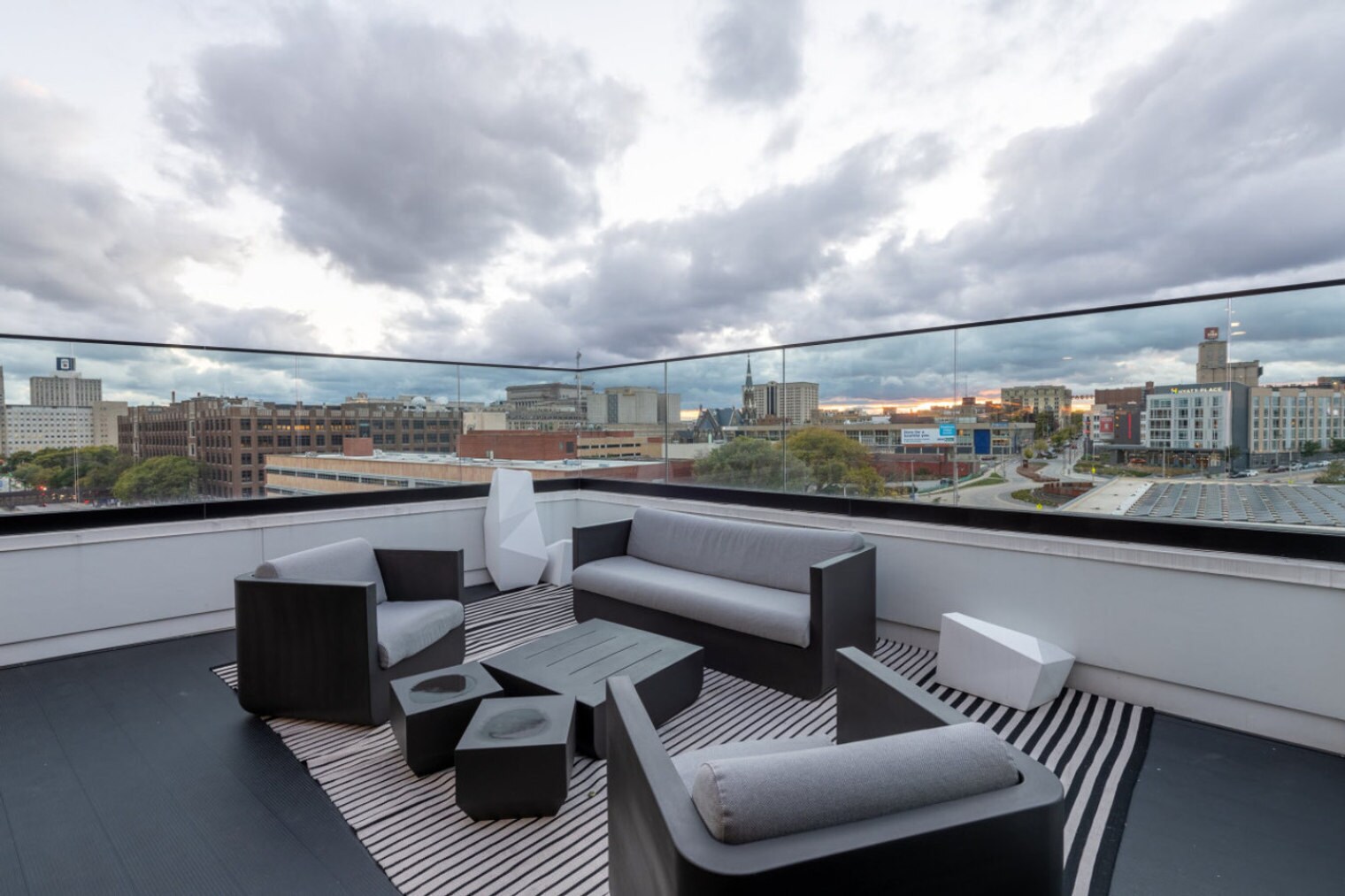 Building Photo - 550 W Juneau Ave