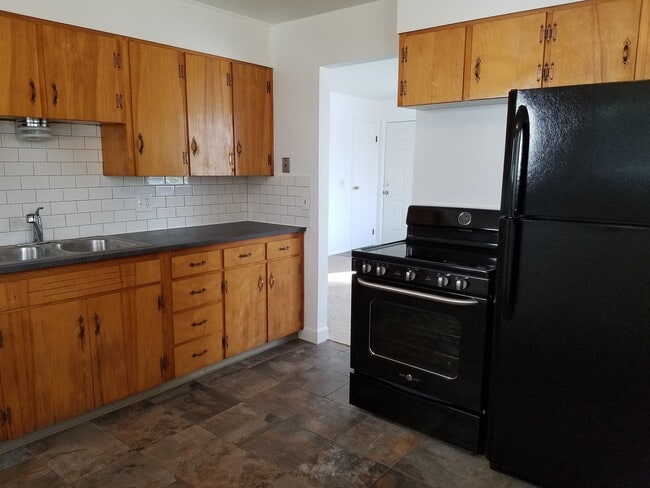 Building Photo - Triplex in Lafayette - 2 Bedroom 1 Bath End Unit
