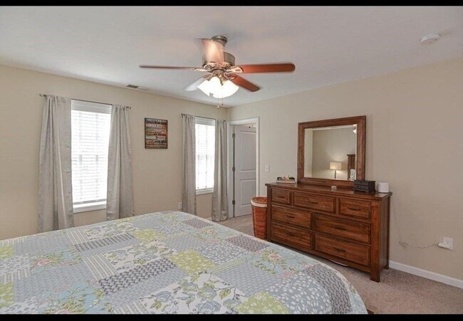 Building Photo - 8 Sourwood Cir