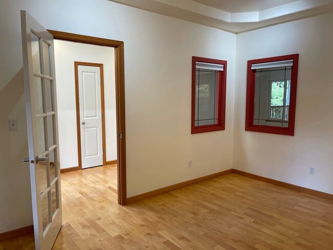 Building Photo - Prime Poulsbo location....3 bedroom rambler with bonus or office