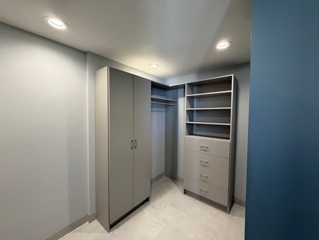 Building Photo - 3 Bedroom 2.5 Bath Home with 2 Car Garage ...