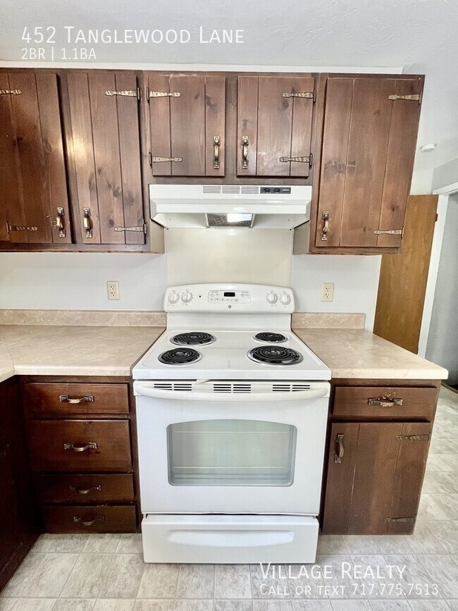 Building Photo - 452 Tanglewood Ln