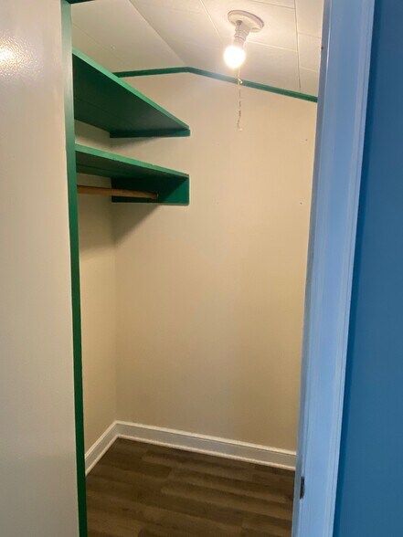 Room closet - 1559 30th Ave