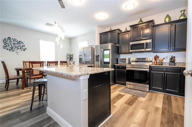 Building Photo - 5251 Wildwood Wy