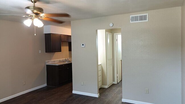 Building Photo - 700 Franklin Blvd