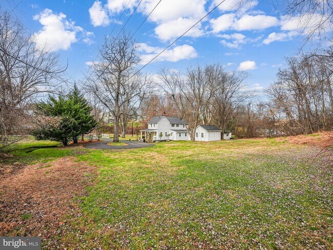 Building Photo - 102 N Rogers St