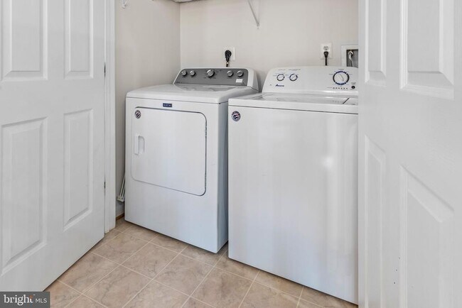 Building Photo - 2552 Blue Water Blvd