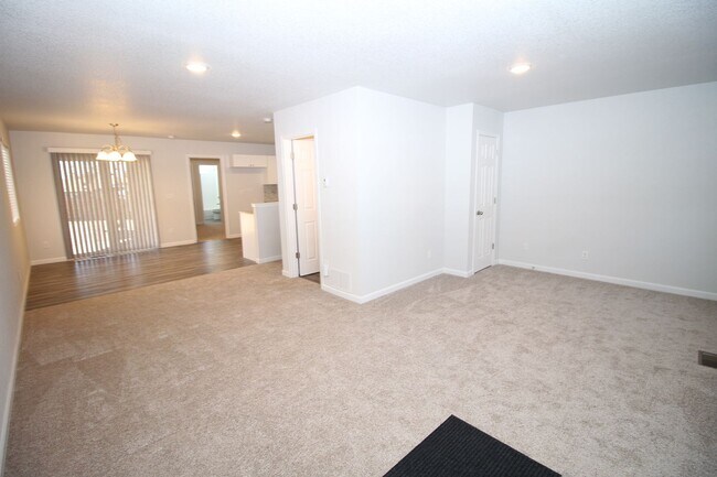 Building Photo - Brand new 3bdr 3bath duplex walking distance to Downtown Colorado Springs