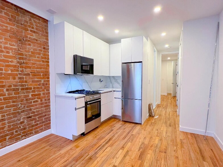 Building Photo - 829 9th Ave