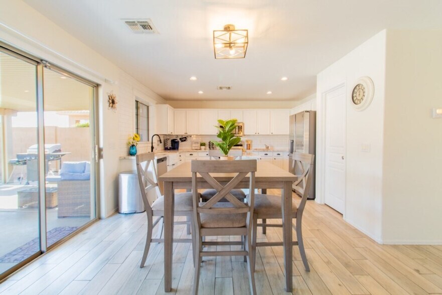 Building Photo - 1550 N Desert Willow St