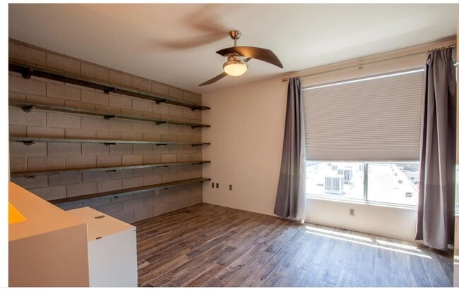 Building Photo - 727 E Portland St