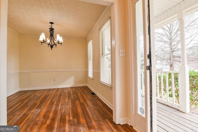 Building Photo - 105 N Oakland Cir