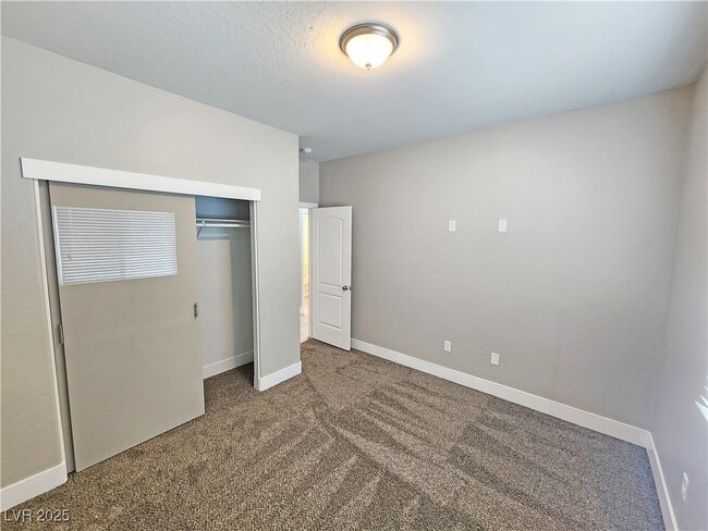 Building Photo - 1111 Sixshooter Ave