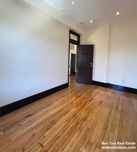 Building Photo - 30 Gloucester St