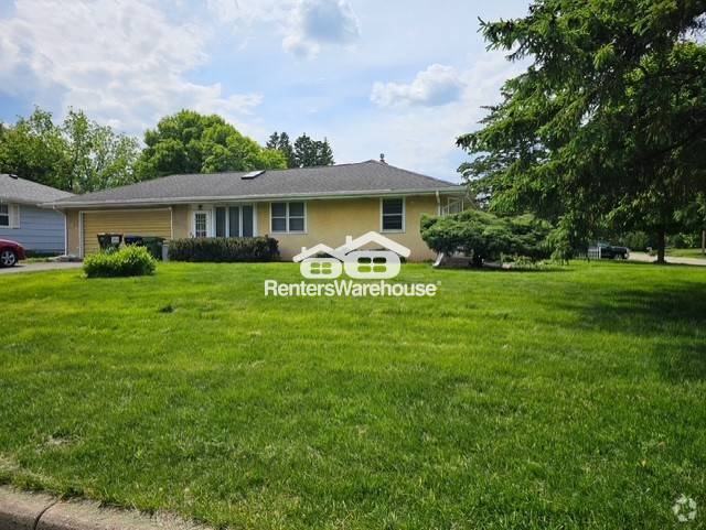 Building Photo - 984 Shryer Ave W