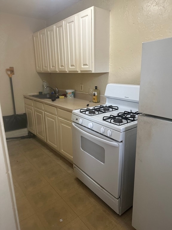 Building Photo - 291 Newport Ave