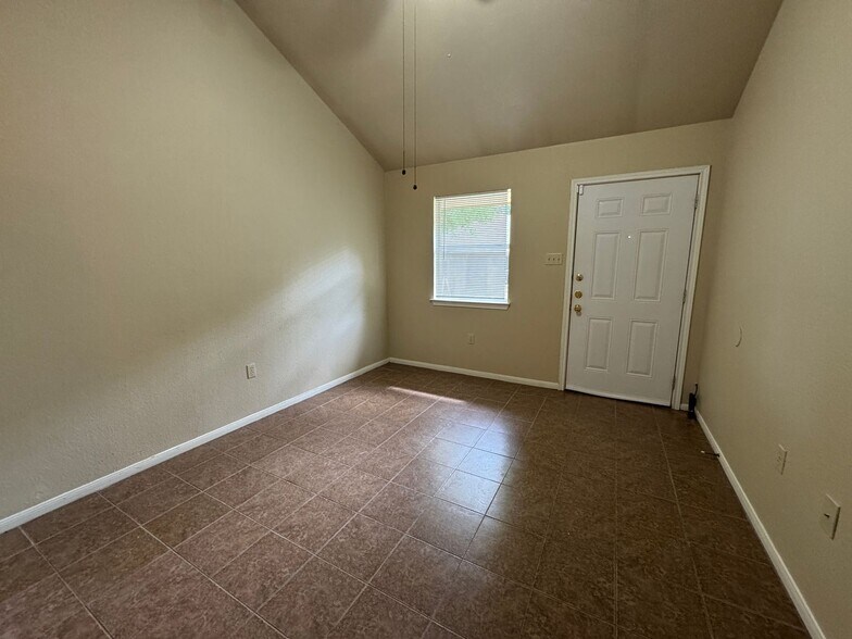 Building Photo - 310 W Washington Ave