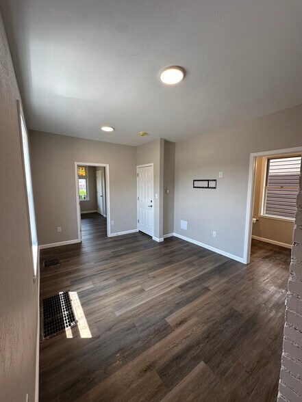 Building Photo - 1366 3rd Ave
