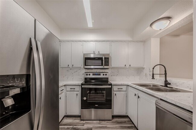 Building Photo - 1803 Country Village Blvd