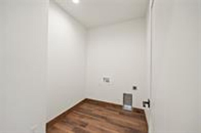 Building Photo - 4bed/2bath house on Village Greens Golf Co...