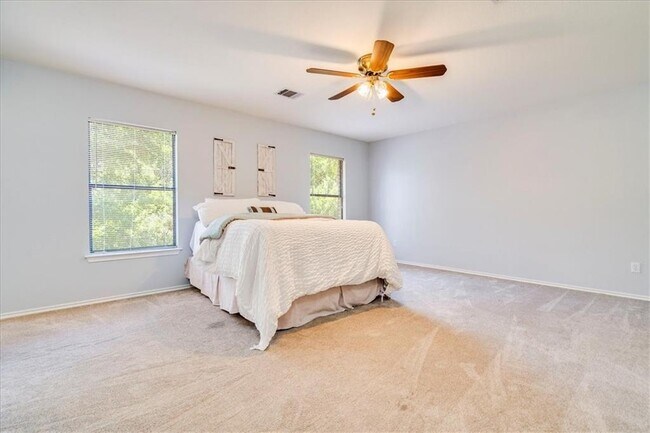 Building Photo - 809 Dogwood Trail