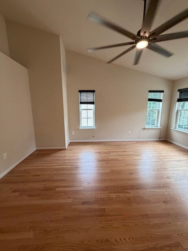 Building Photo - Mockingbird Cr Townhouse Available!!!
