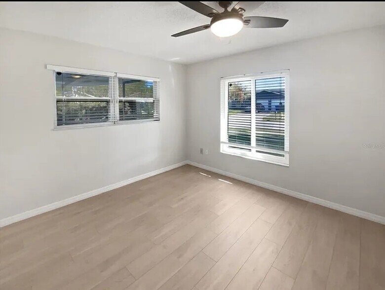 Building Photo - 1608 Amberlea Dr N
