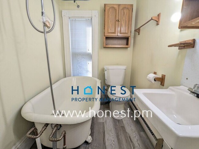 Building Photo - 3 Deeb St