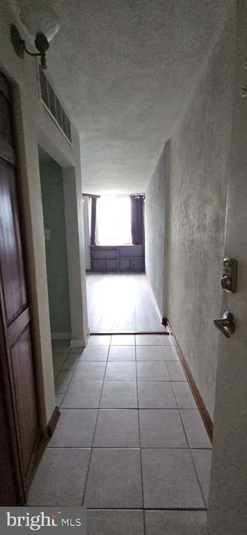 Building Photo - 3213 Forest Ln