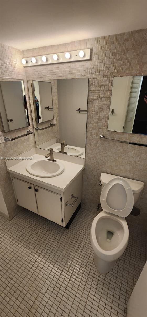 Building Photo - 20379 W Country Club Dr