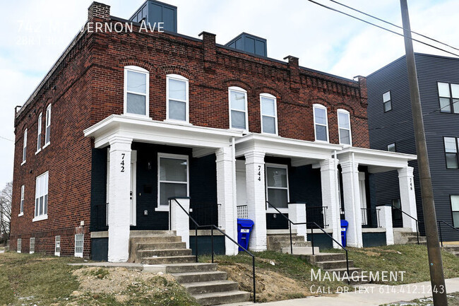 Building Photo - Beautiful Townhome With a Rooftop Deck and...