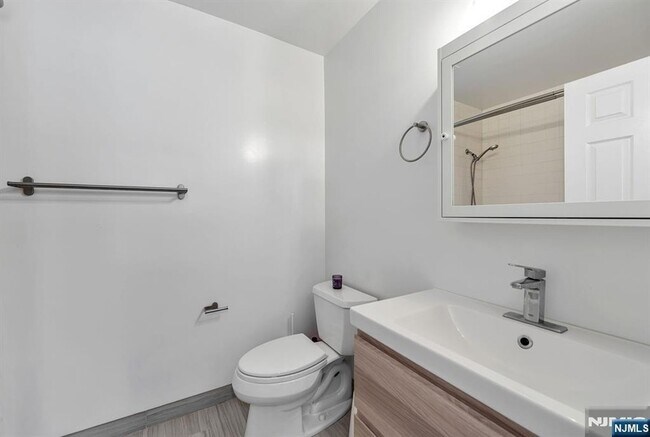 Building Photo - 16 Grand Cove Way
