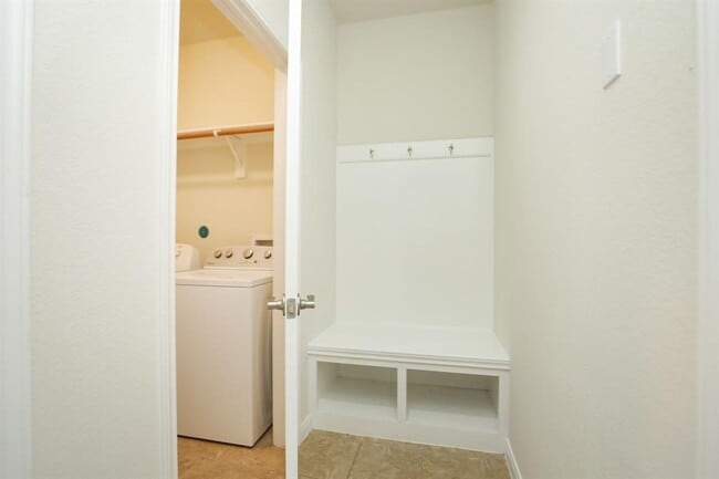 Building Photo - 4802 Elenas Bend Ct