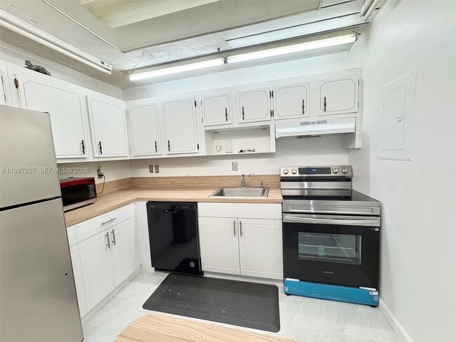 Building Photo - 7300 NW 17th St